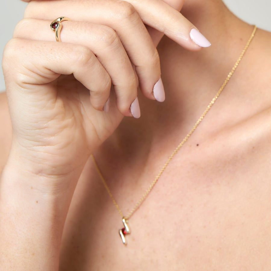 9ct Gold Red Garnet Pendant & Chain