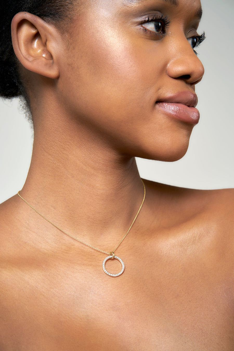 9ct Gold Pavé White Diamond Circle Pendant & Chain