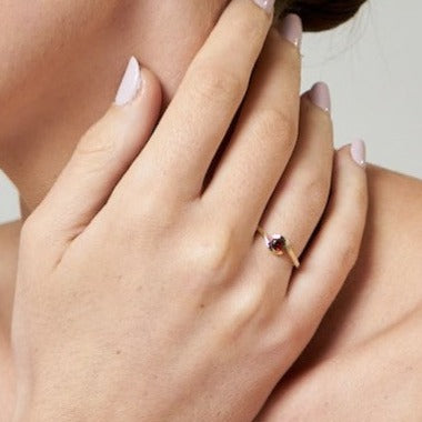 9ct Gold Red Garnet Ring