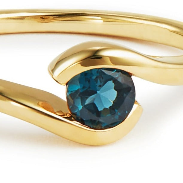 9ct Gold London Blue Topaz Ring