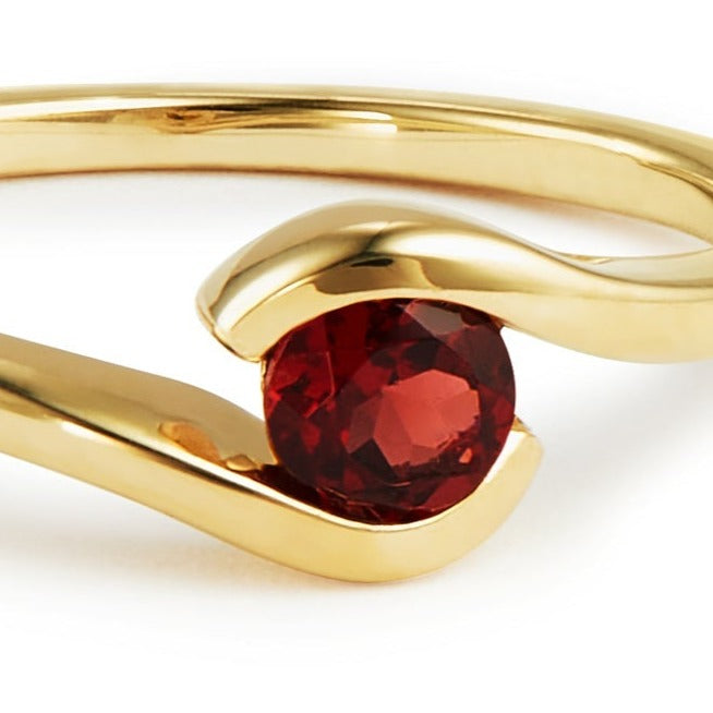 9ct Gold Red Garnet Ring